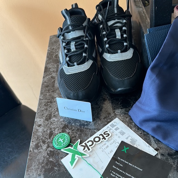 im selling these because i dont wear them. i only wore them twice - Picture 2 of 3